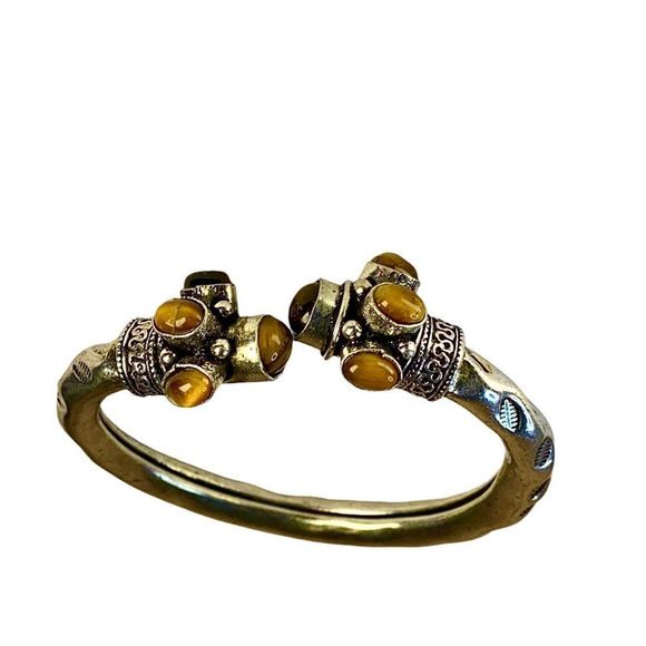 Tiger's Eye Jasper Gemstones in a Handcrafted Silver Bracelet - Picture 1 of 7